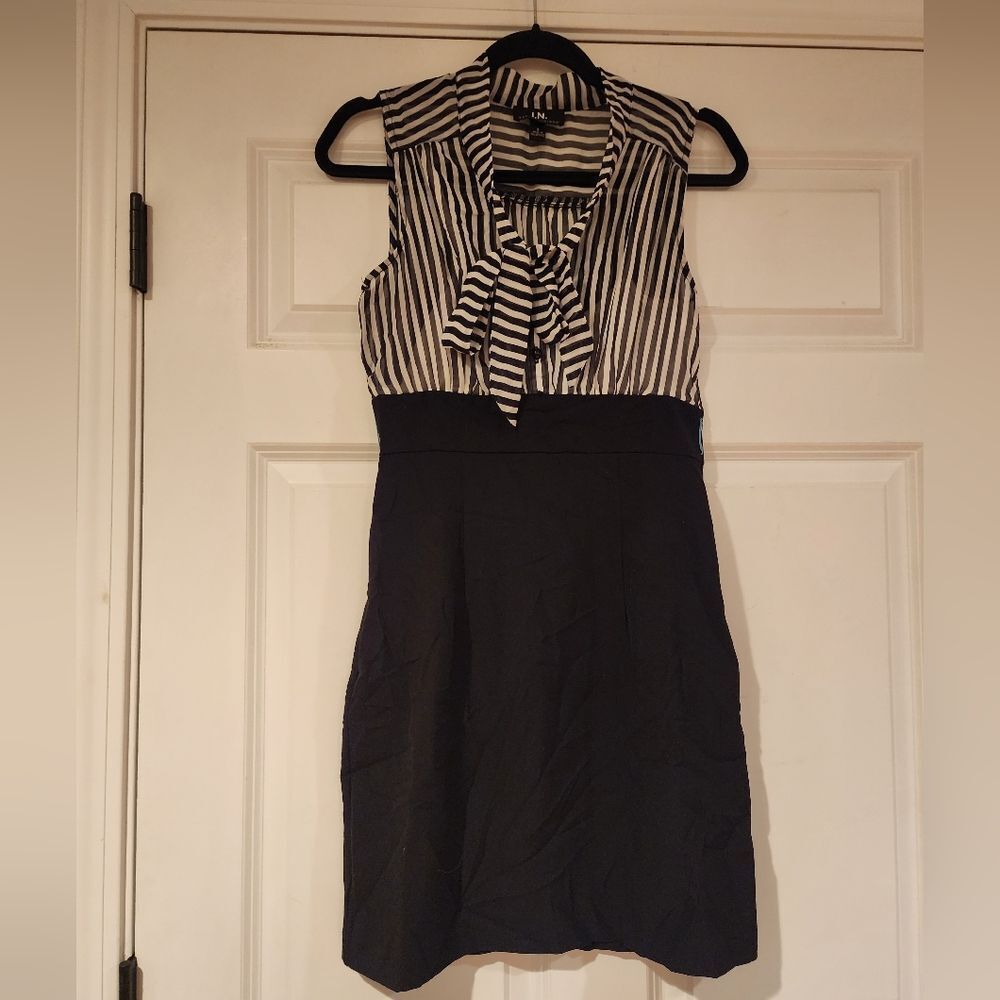 I.N. San Francisco black and white striped sleeveless dress Size 3 Juniors